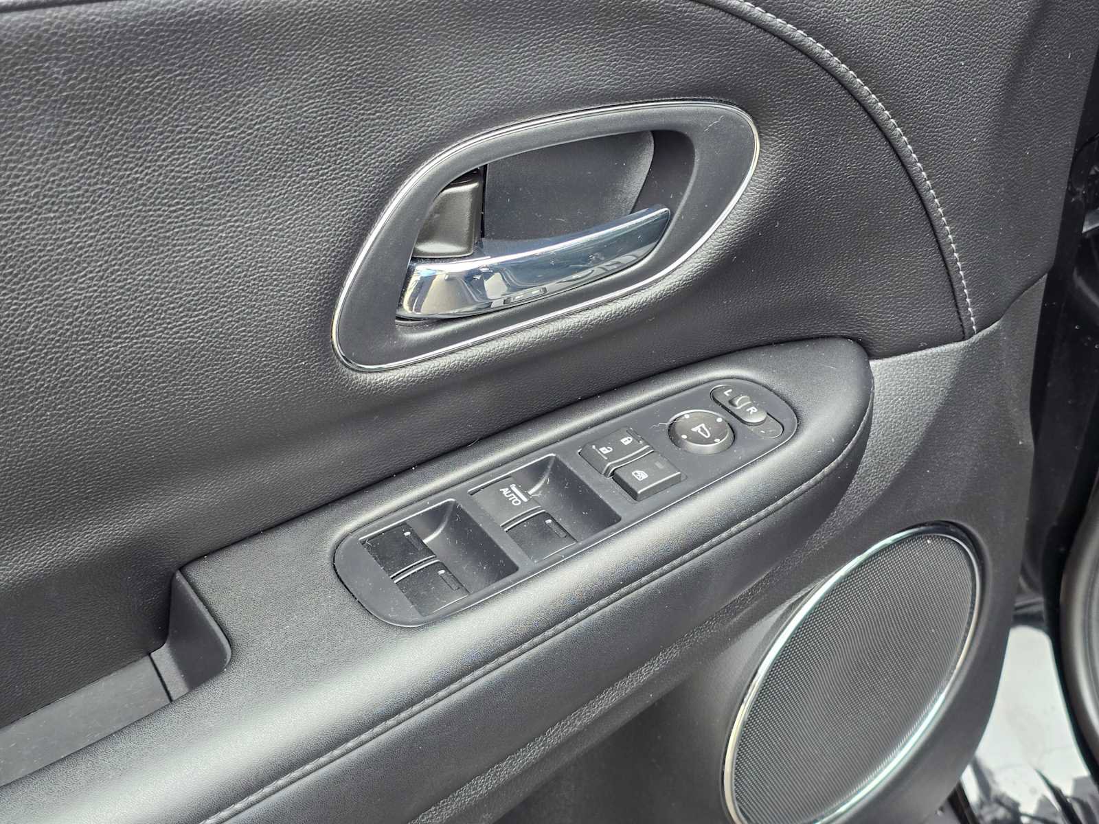 Used 2017 Honda HR-V EX-L image 43