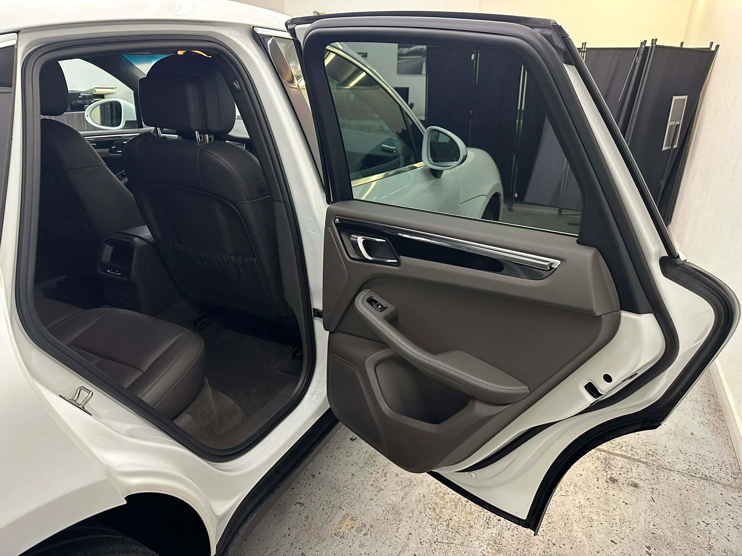 Used 2015 Porsche Macan S image 38