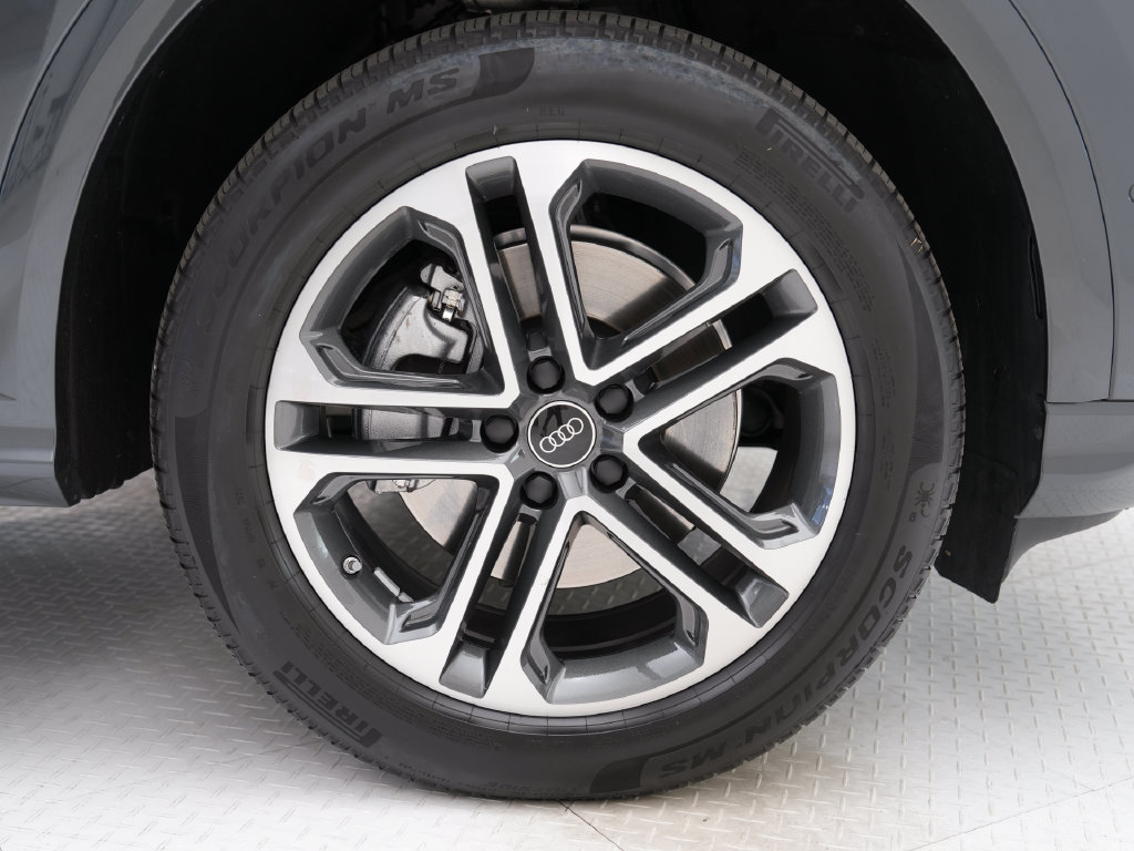 Certified 2025 Audi Q5 Premium w/ Convenience Package AWD/4WD image 30