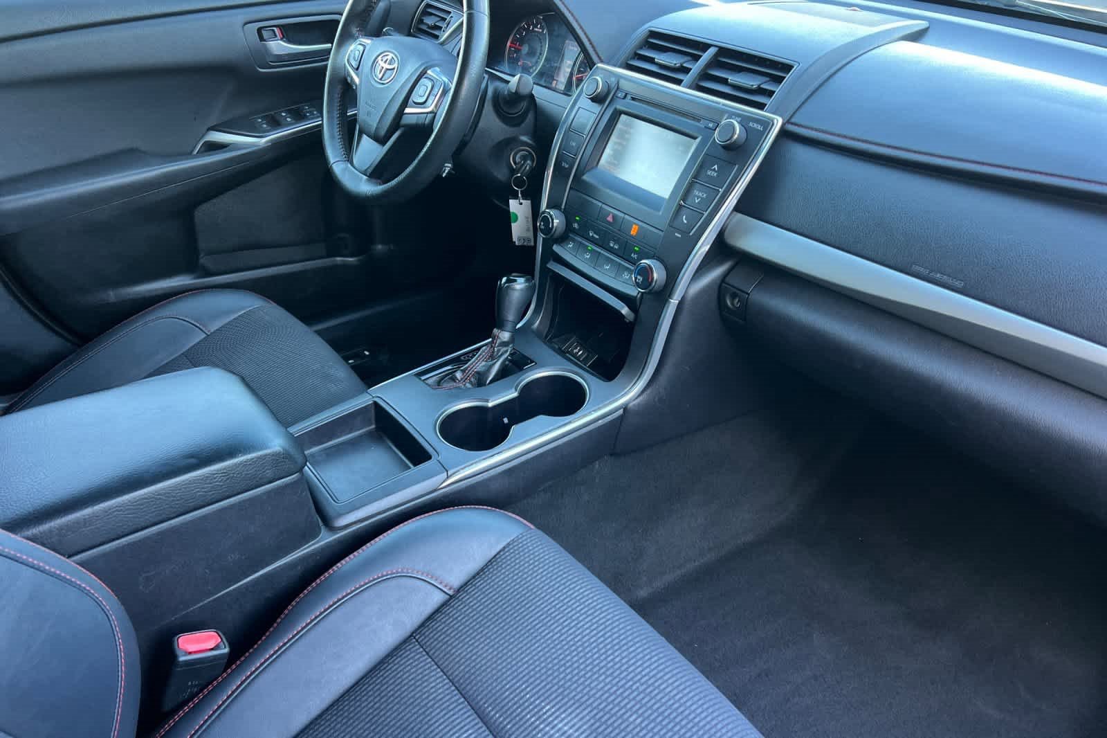 Used 2017 Toyota Camry SE image 15