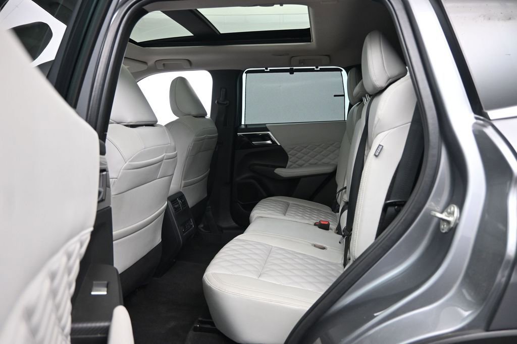 Used 2023 Mitsubishi Outlander SEL AWD/4WD image 28