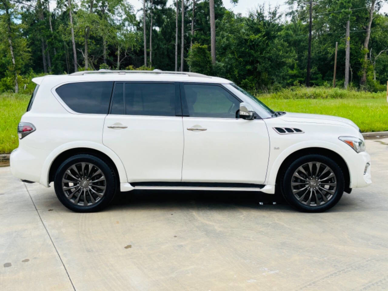 Used 2016 INFINITI QX80 Limited image 4