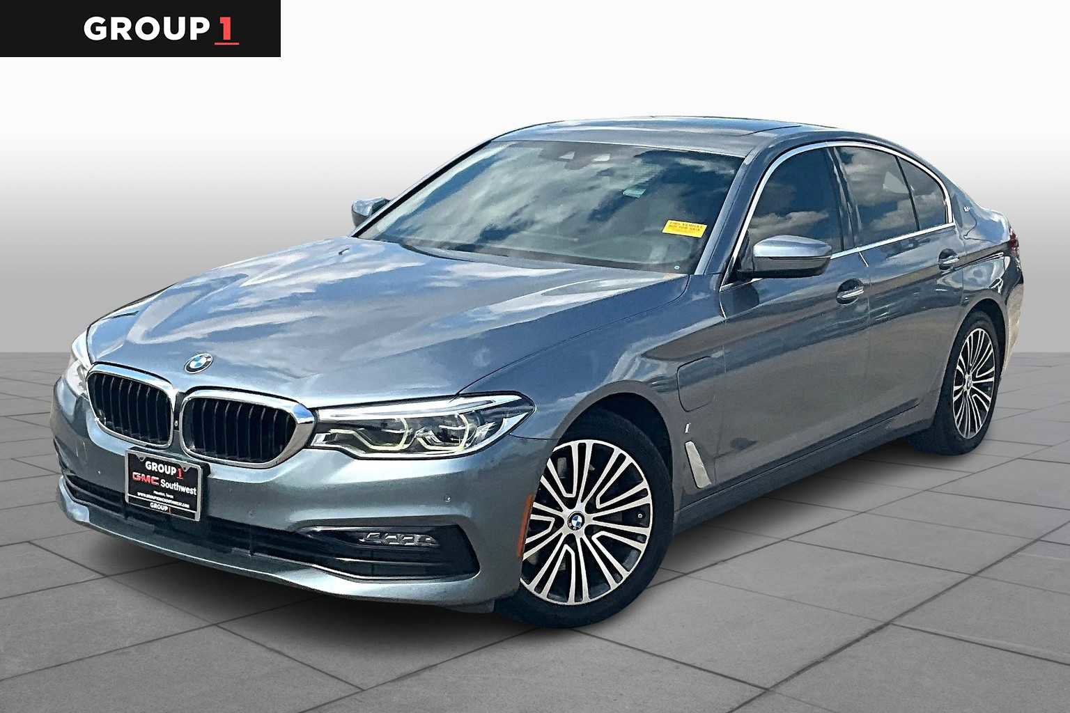 Used 2018 BMW 530e w/ Premium Package 2