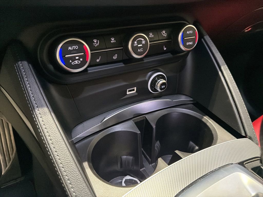 Used 2023 Alfa Romeo Stelvio Veloce AWD/4WD image 18