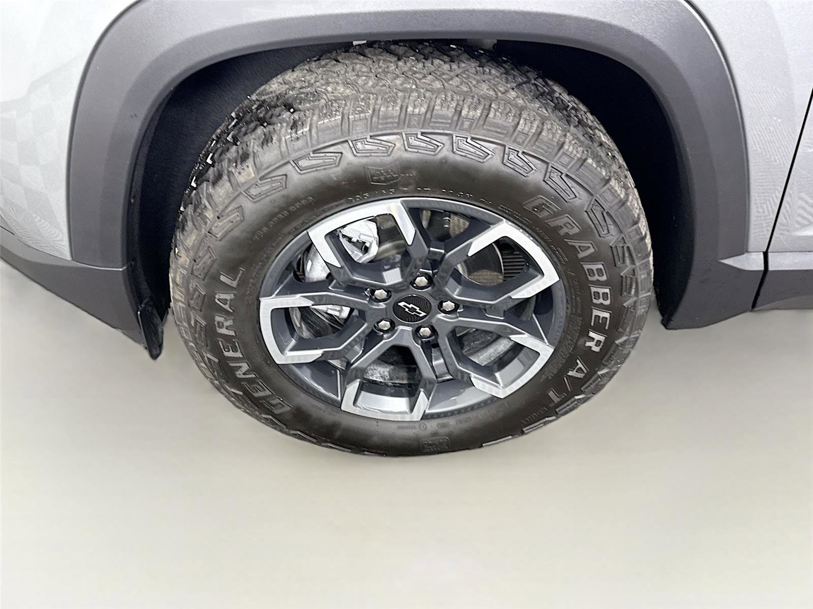 New 2026 Chevrolet Equinox ACTIV w/ Convenience Package III image 24