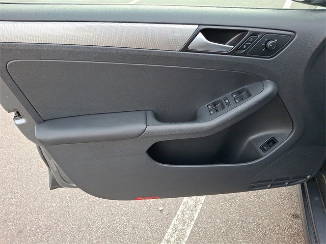 Used 2018 Volkswagen Jetta SE image 9