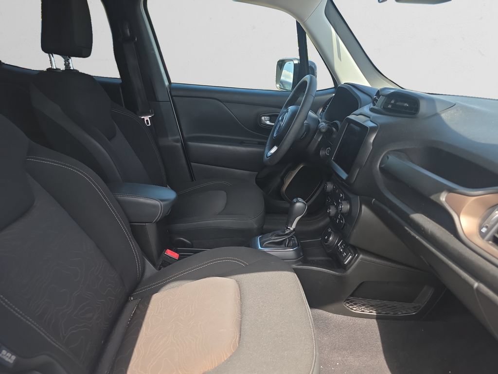 Used 2023 Jeep Renegade Latitude AWD/4WD image 16
