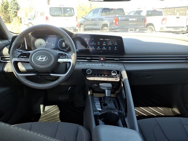 Used 2024 Hyundai Elantra SEL w/ Convenience Package FWD image 12
