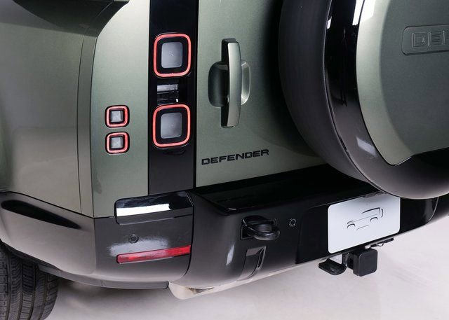 New 2026 Land Rover Defender 130 X-Dynamic SE image 31