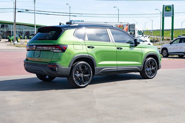 New 2026 Volkswagen Taos SE image 6