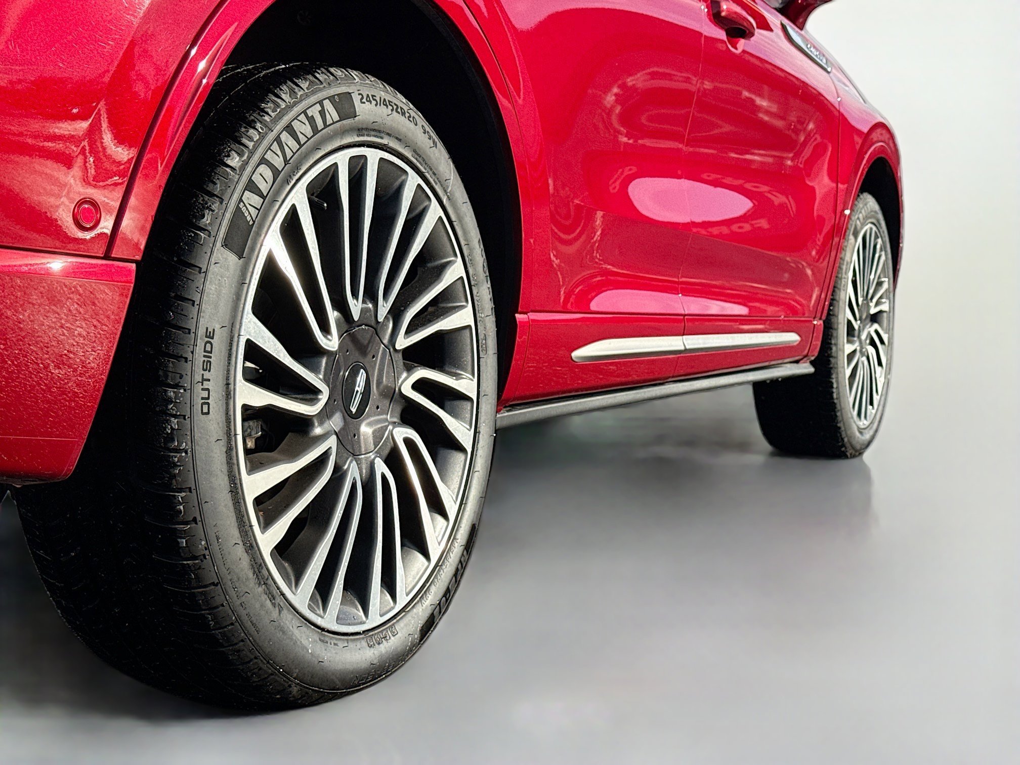 Used 2022 Lincoln Corsair Reserve w/ Equipment Group 201A image 16