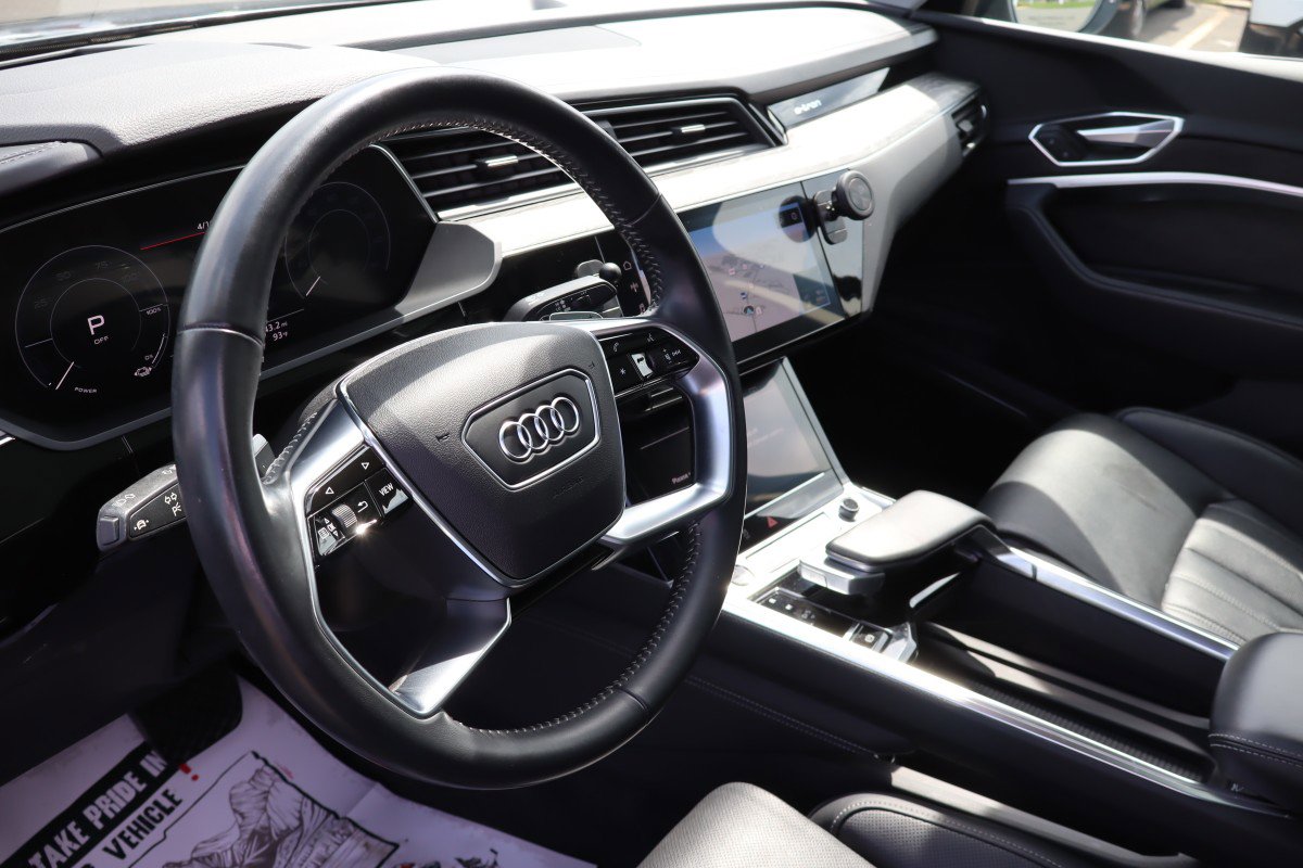 Used 2021 Audi e-tron Prestige w/ Prestige Package AWD/4WD image 9