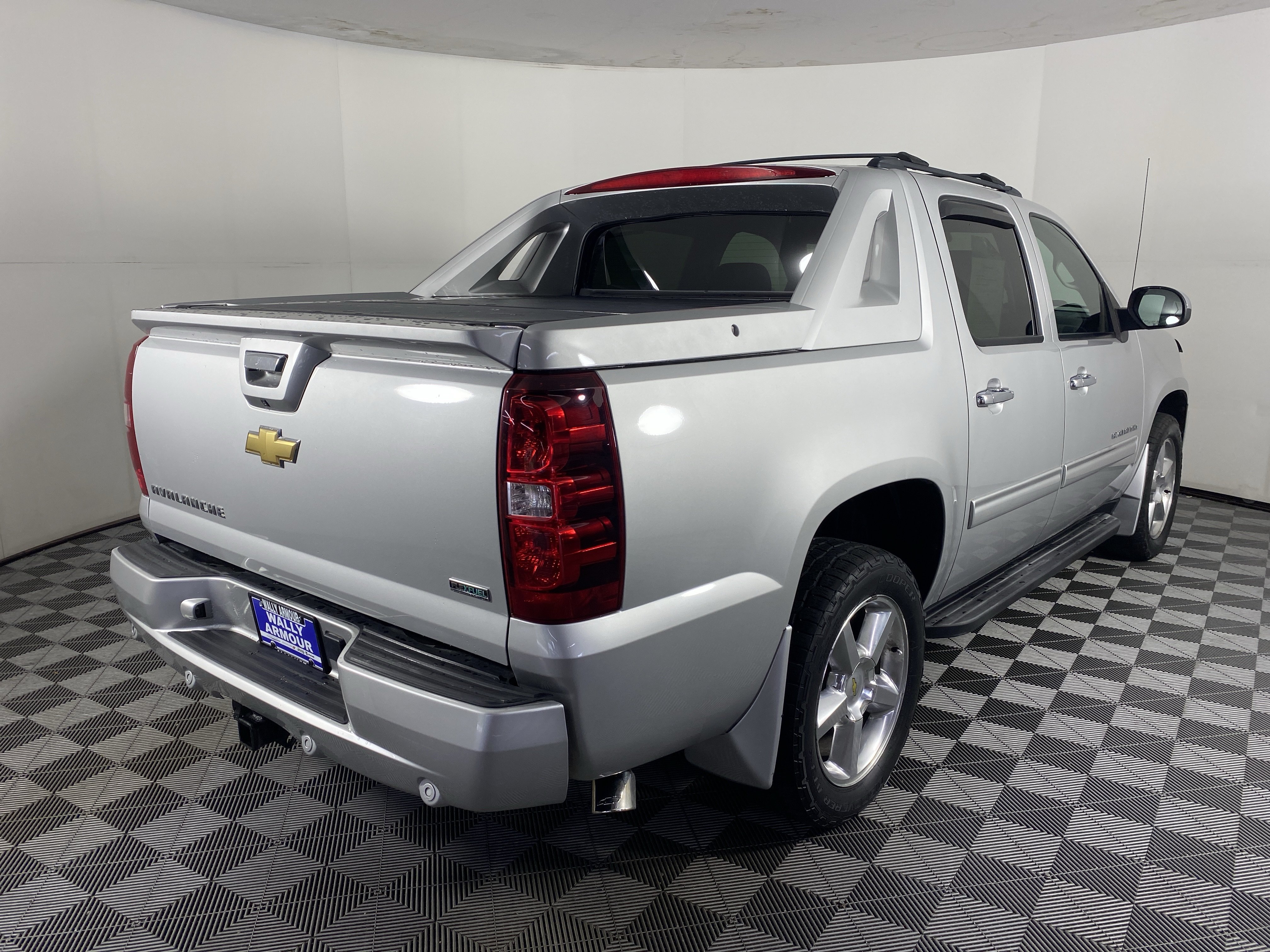 Used 2011 Chevrolet Avalanche LS w/ Regional Value Package AWD/4WD image 4