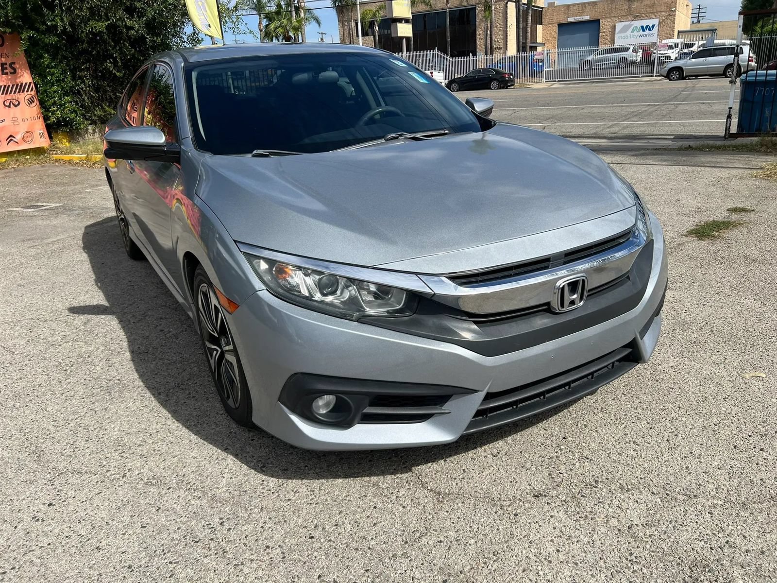 Used 2016 Honda Civic EX-T image 2