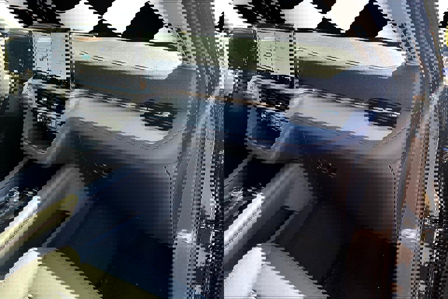 New 2025 Ford Explorer Active w/ Active Comfort Package image 25