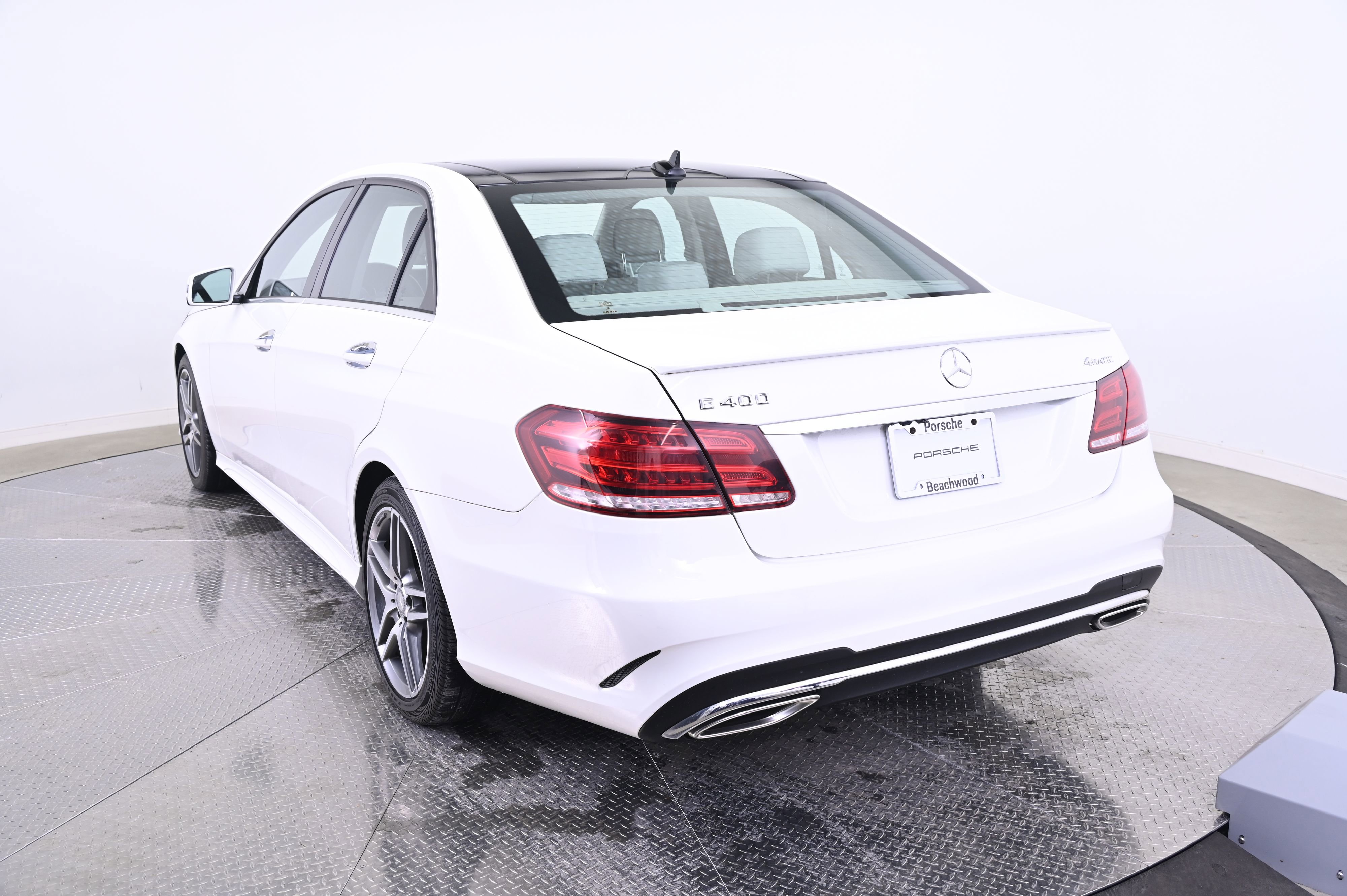 Used 2015 Mercedes-Benz E 400 4MATIC Sedan image 3