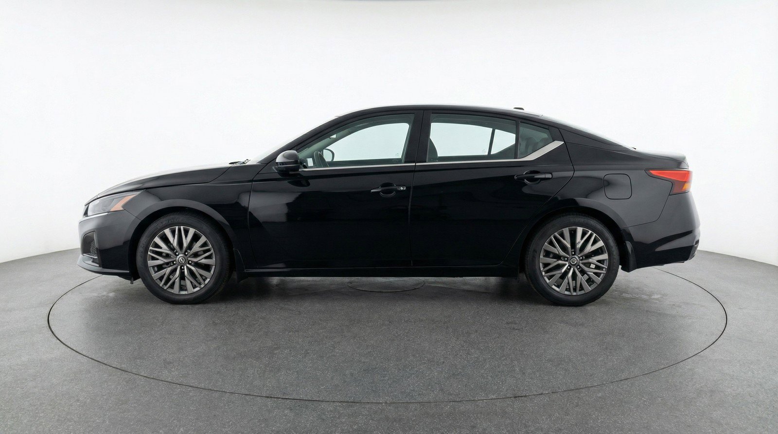 Used 2025 Nissan Altima 2.5 SV image 5