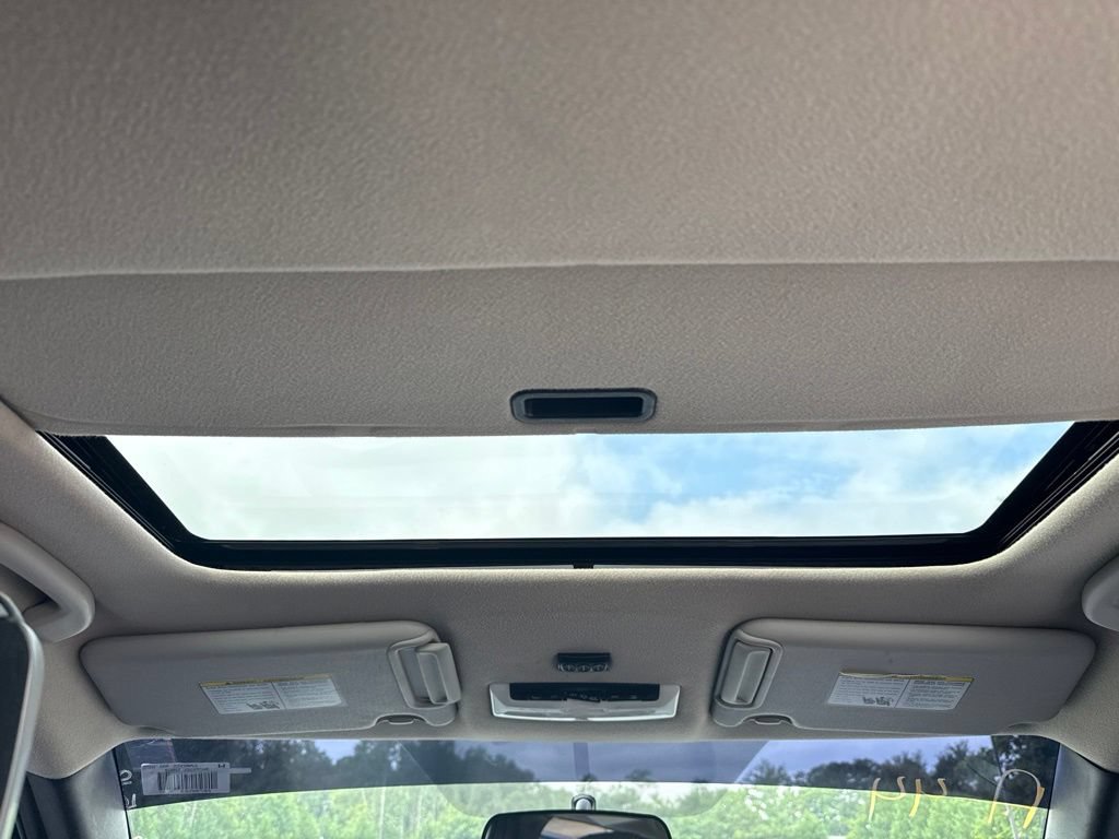 Used 2019 Nissan Kicks SR w/ SR Premium Package FWD image 10