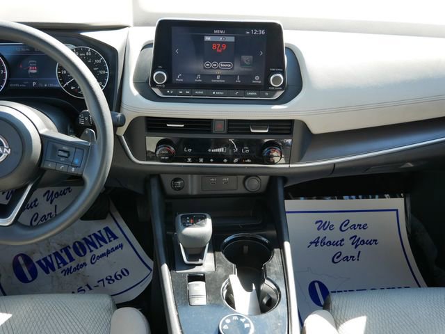 Used 2024 Nissan Rogue SV image 10