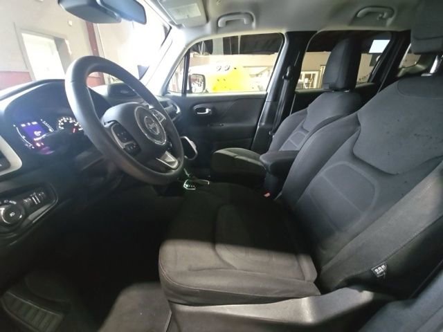 Used 2018 Jeep Renegade Latitude w/ Popular Equipment Group FWD image 6