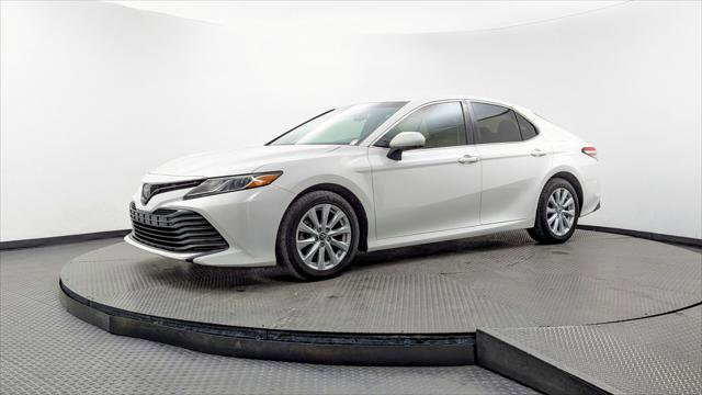 Used 2018 Toyota Camry LE image 2