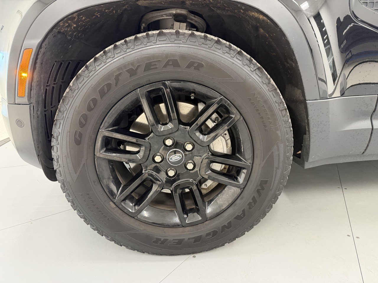 Used 2025 Land Rover Defender 110 S image 57