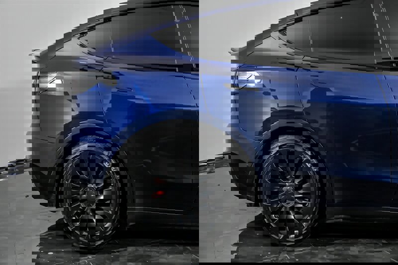 Used 2022 Tesla Model Y Performance image 11