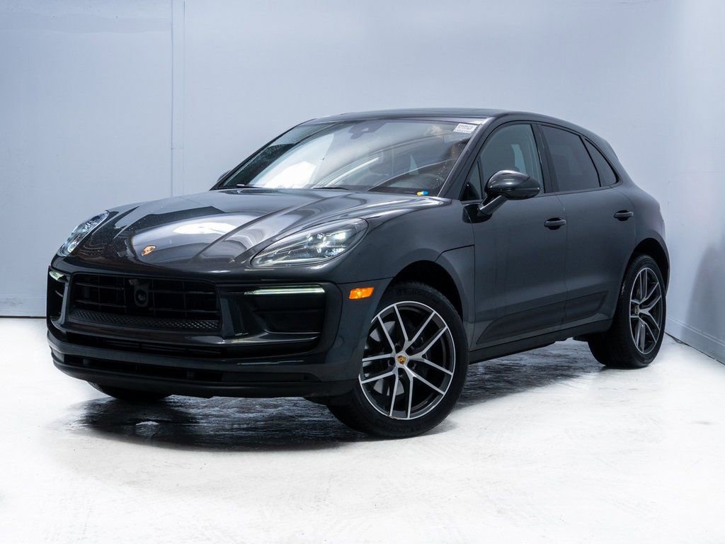 Used 2025 Porsche Macan image 1