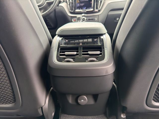 Used 2021 Volvo XC60 T5 R-Design w/ Protection Package Premier image 16