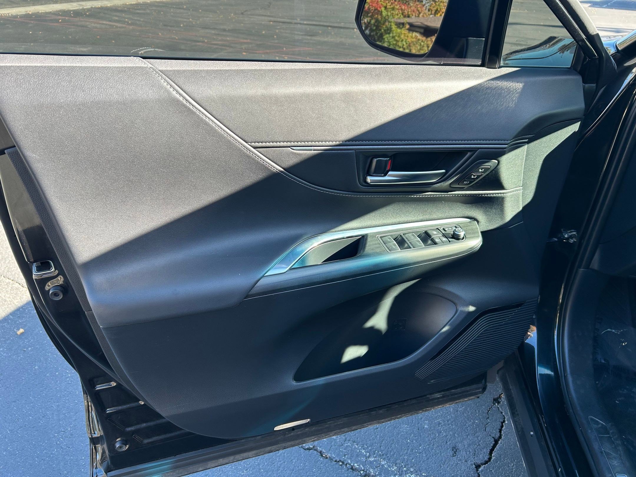 Used 2024 Toyota Venza Limited image 9