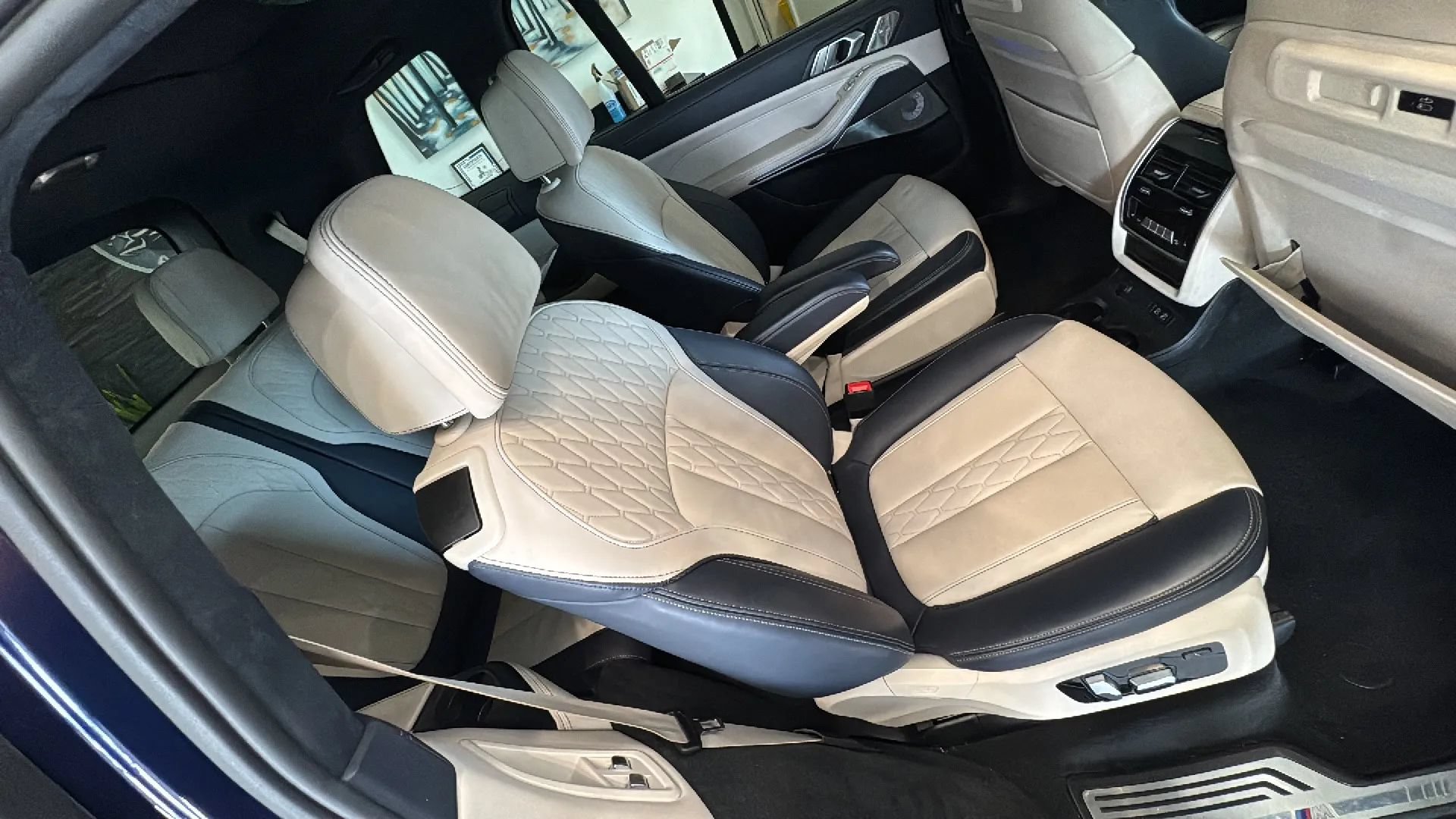 Used 2020 BMW X7 M50i w/ Dynamic Handling Package AWD/4WD image 52