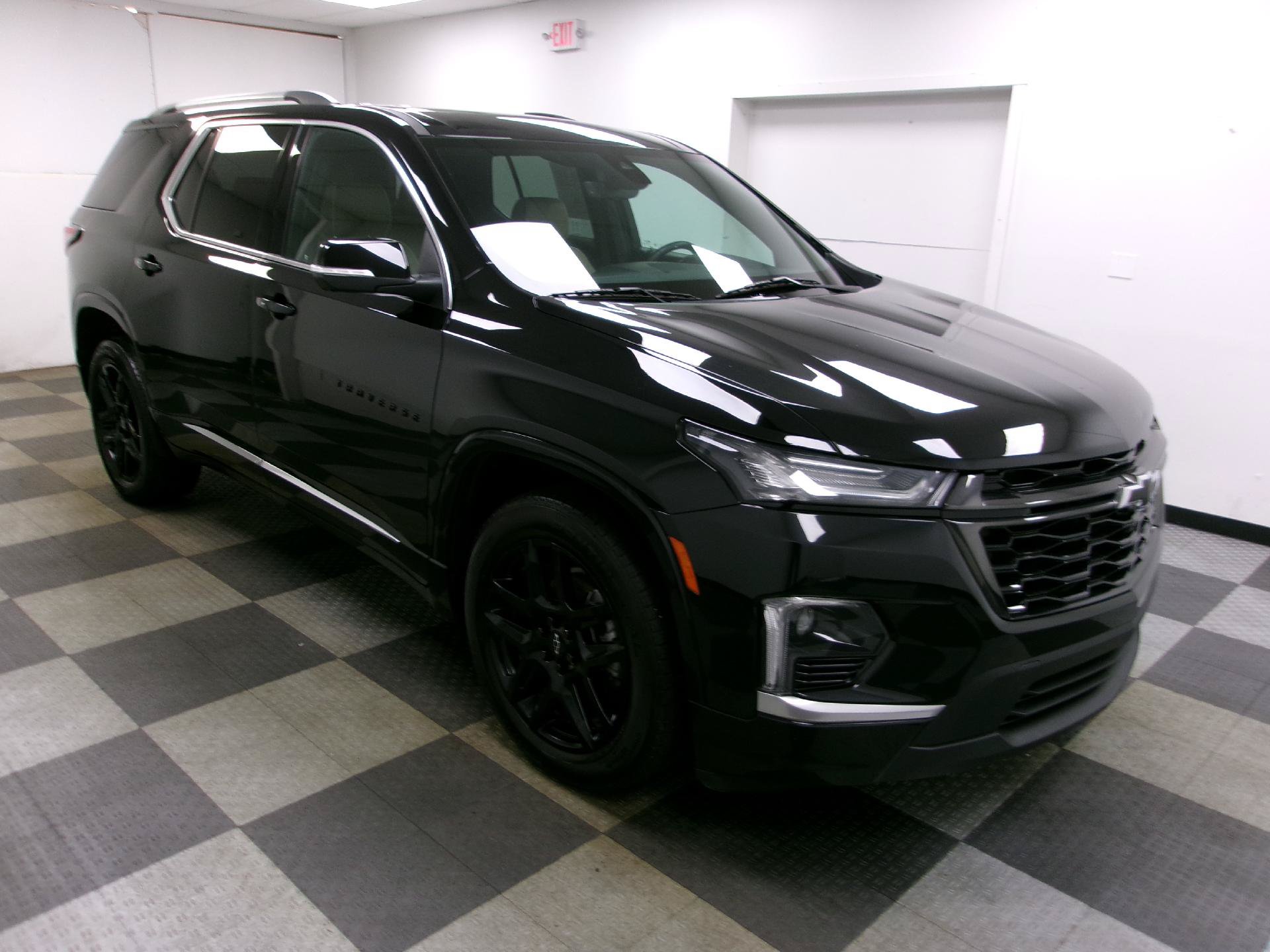 Used 2023 Chevrolet Traverse Premier w/ LPO, Floor Liner Package AWD/4WD image 17