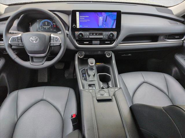 Certified 2025 Toyota Grand Highlander AWD image 18