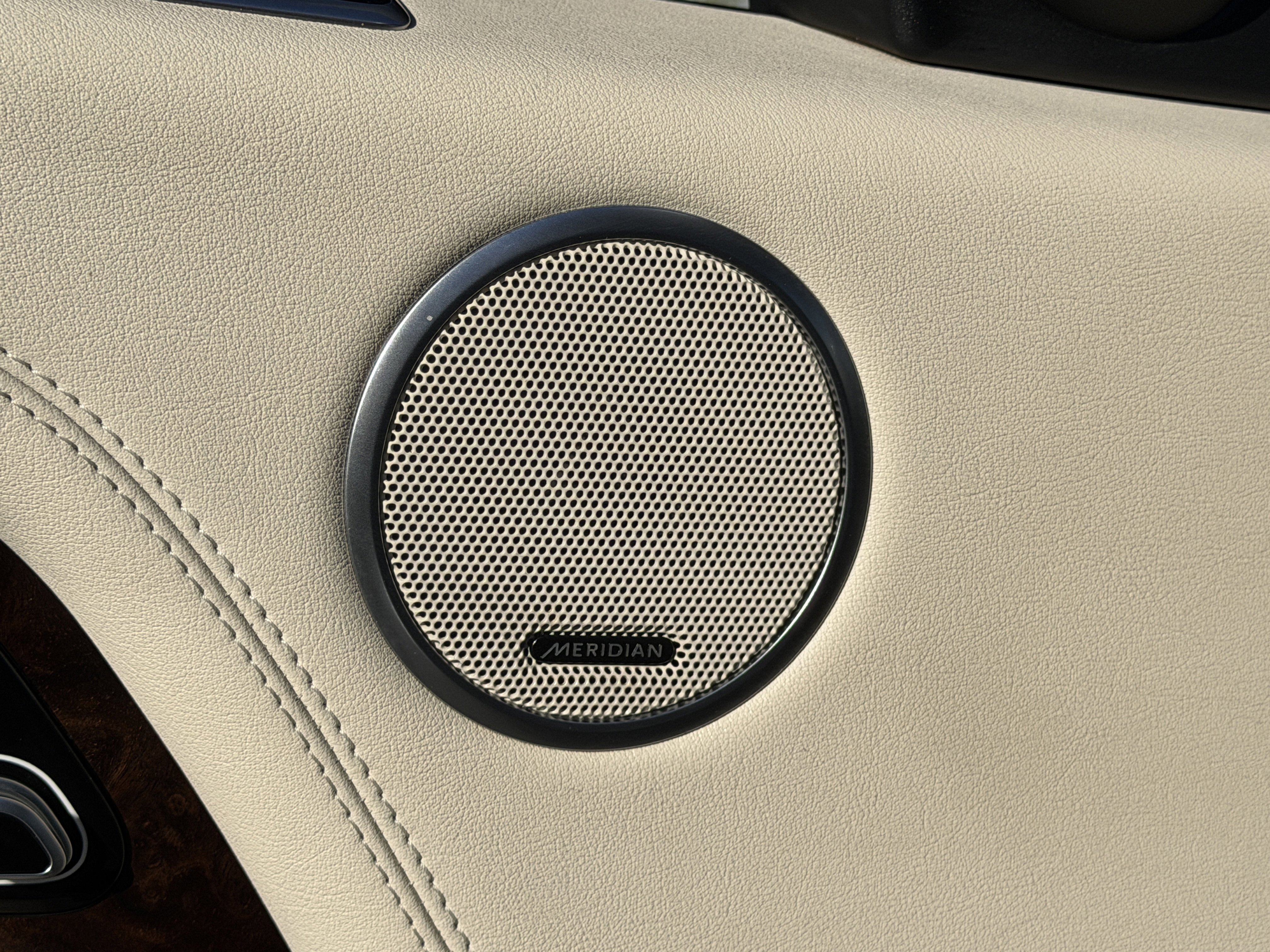 Used 2020 Land Rover Range Rover HSE image 17