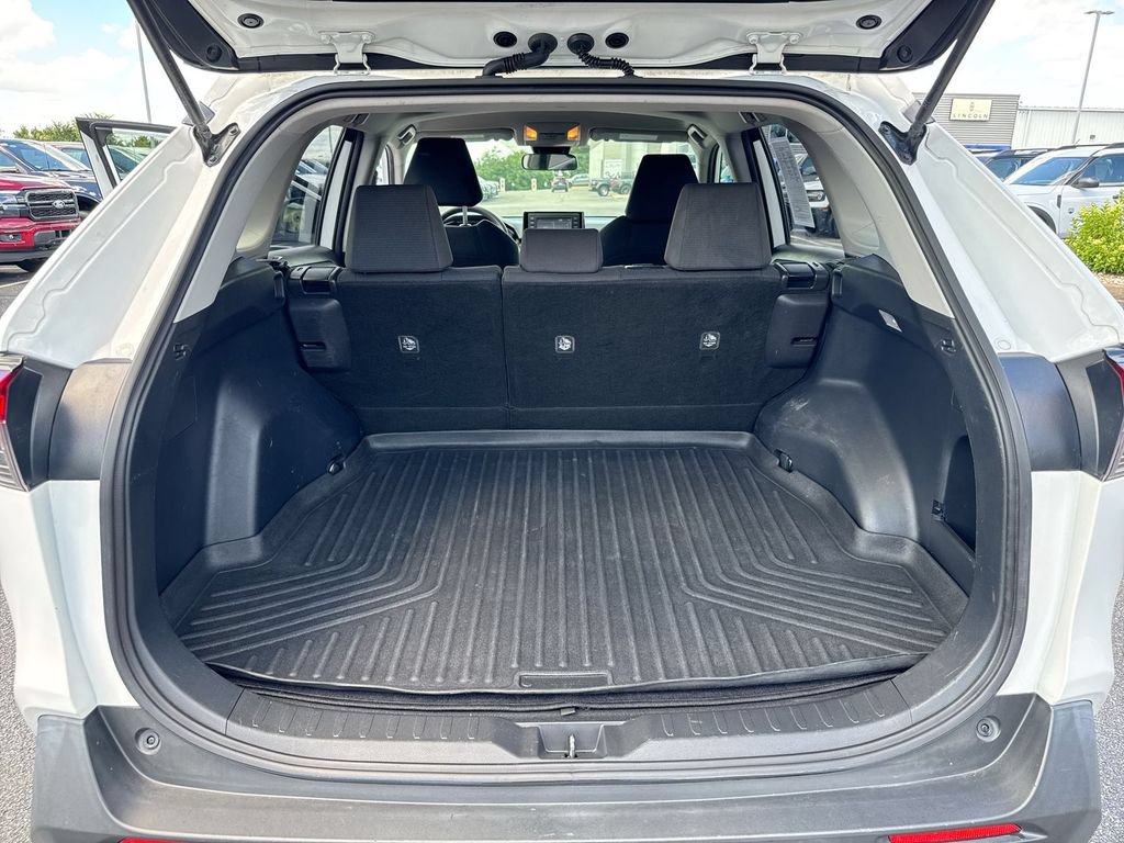 Used 2019 Toyota RAV4 LE AWD/4WD image 23