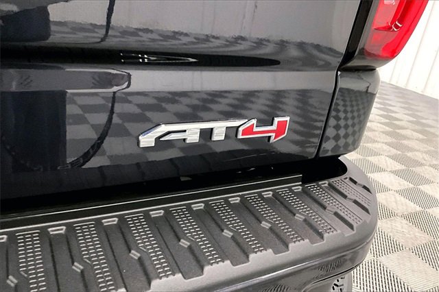 Used 2022 GMC Sierra 1500 AT4 image 8
