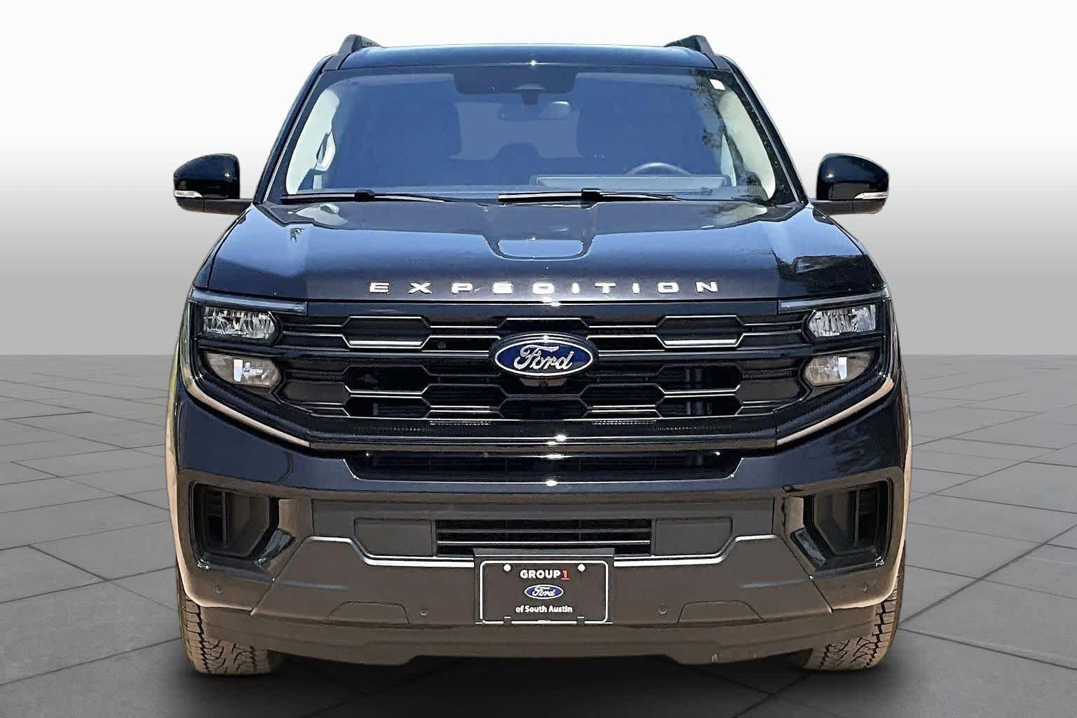 Used 2025 Ford Expedition Active AWD/4WD image 3