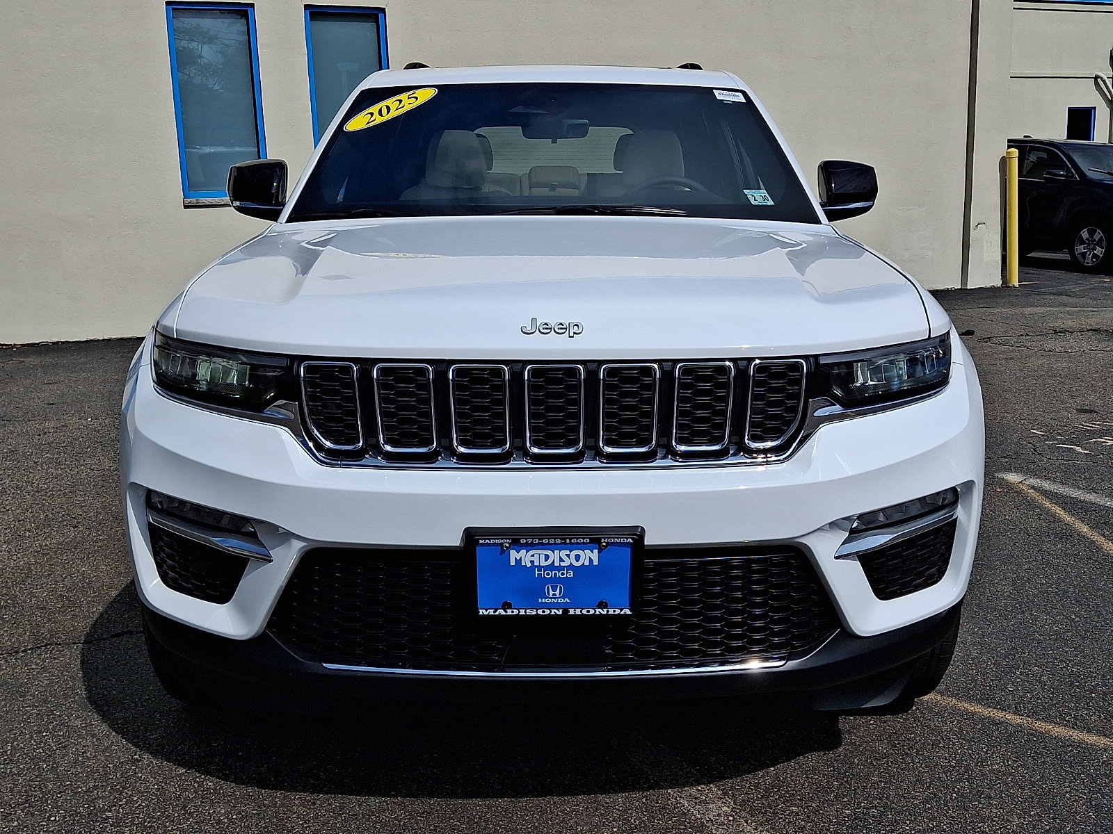 Used 2025 Jeep Grand Cherokee Limited AWD/4WD image 2