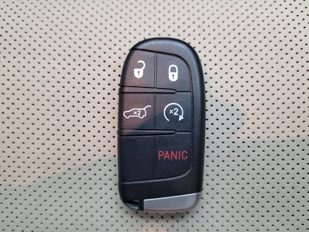 Used 2016 Jeep Grand Cherokee Overland w/ Advanced Technology Group AWD/4WD image 32