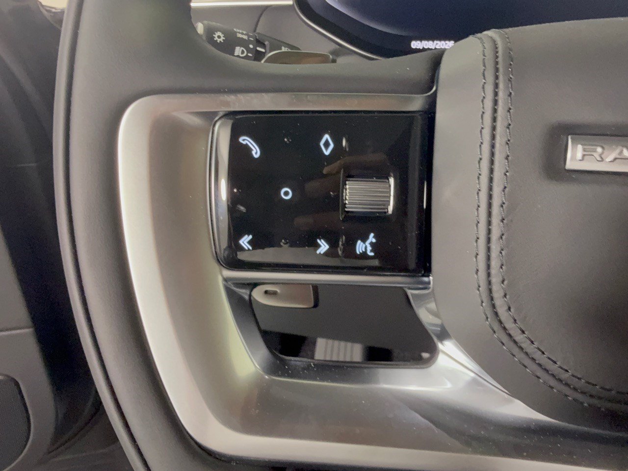 New 2026 Land Rover Range Rover SE AWD/4WD image 18