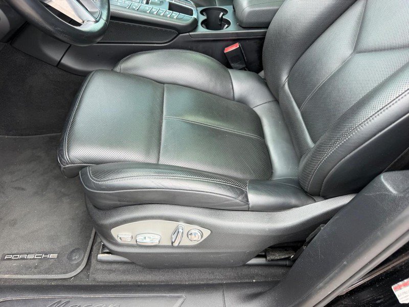 Used 2018 Porsche Macan Sport Edition AWD/4WD image 21