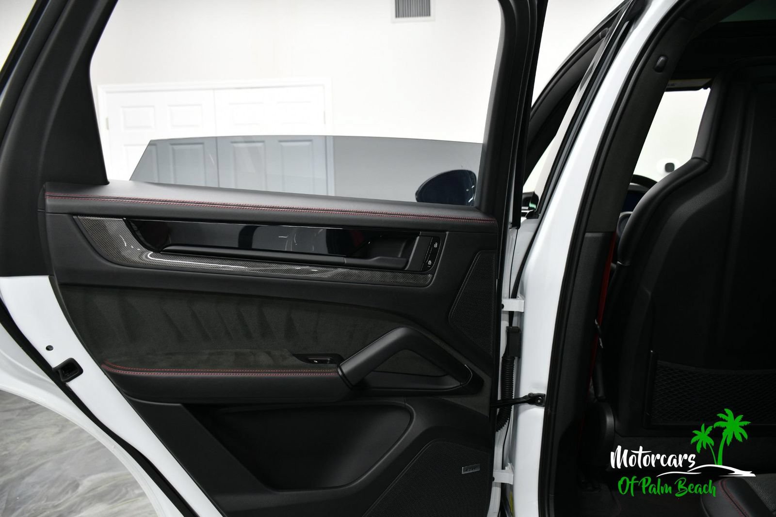Used 2025 Porsche Cayenne GTS AWD/4WD image 58
