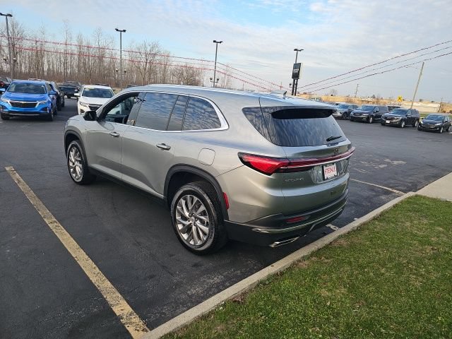 Used 2025 Buick Enclave Preferred FWD image 5