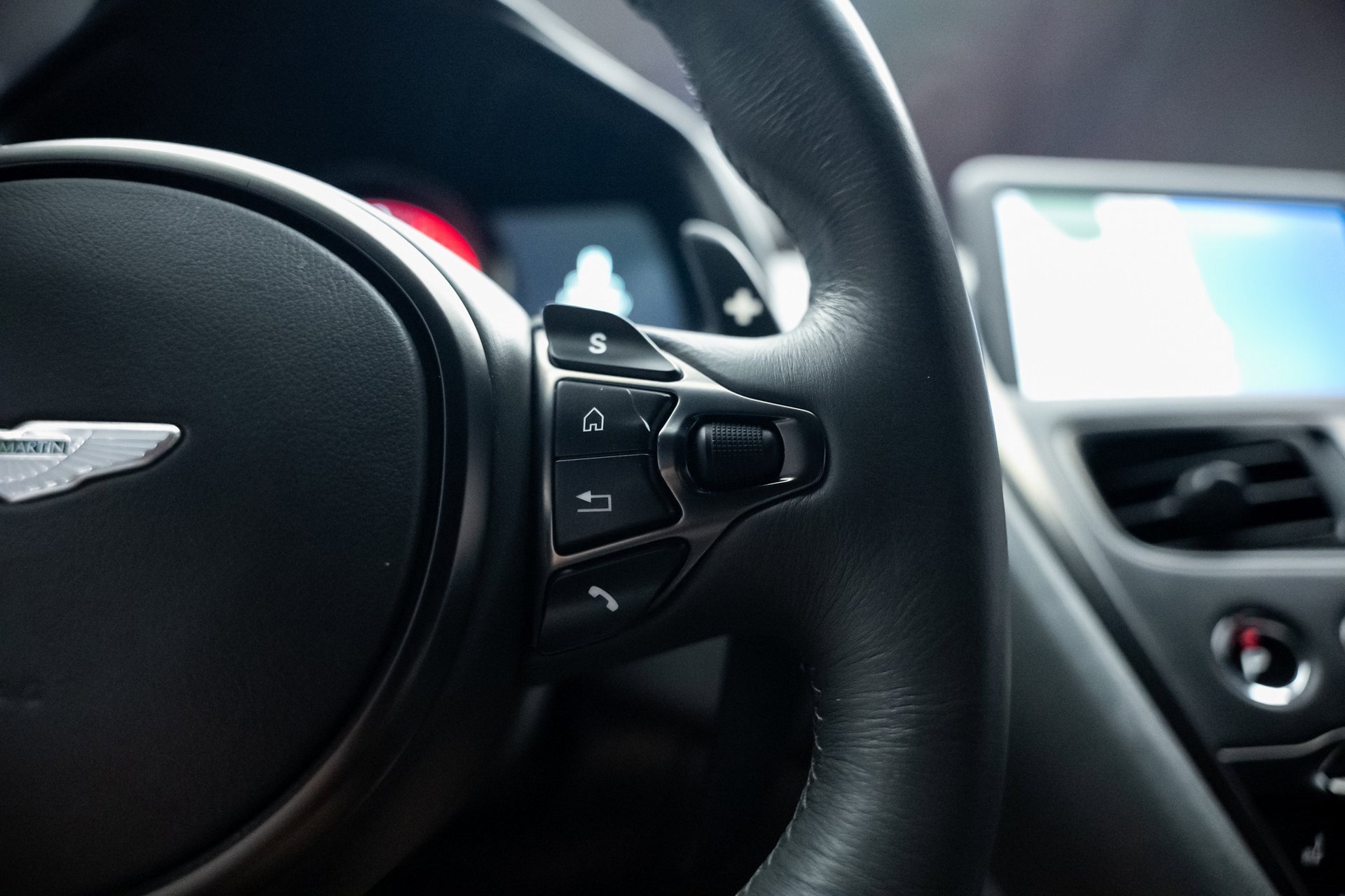 Used 2020 Aston Martin DB11 AMR image 47