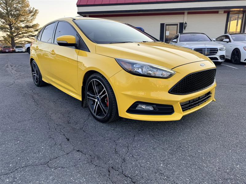 Used 2017 Ford Focus ST image 3