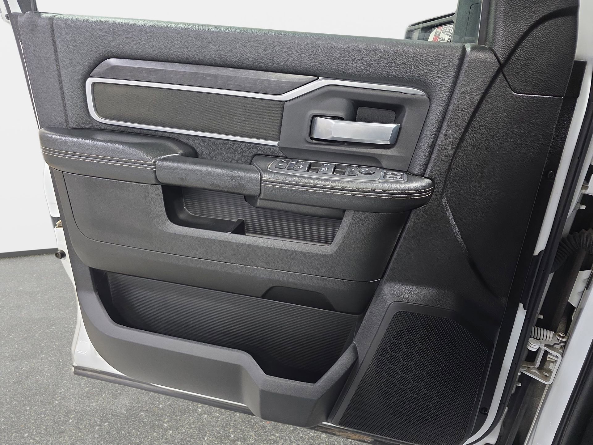 Used 2024 RAM 3500 Big Horn image 25