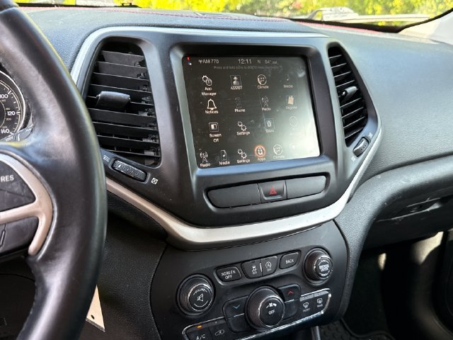 Used 2015 Jeep Cherokee Trailhawk AWD/4WD image 12
