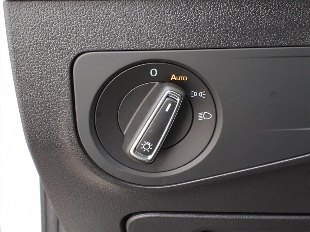 Used 2022 Volkswagen Tiguan SE w/ Panoramic Sunroof Package image 14