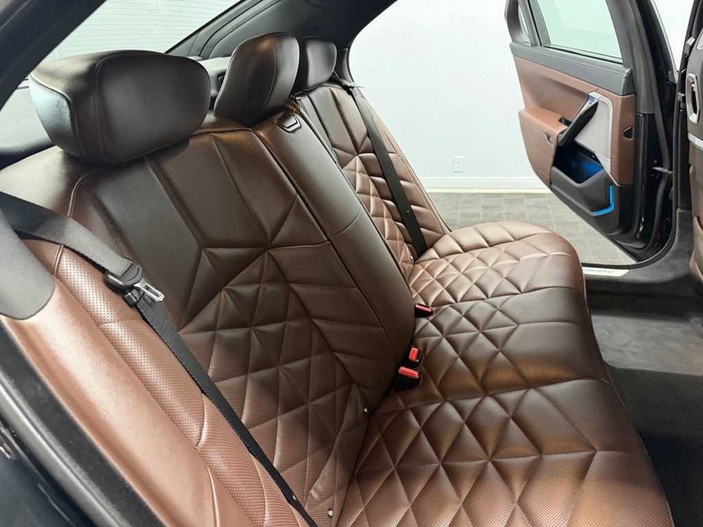 Used 2026 BMW 740i xDrive AWD/4WD image 46