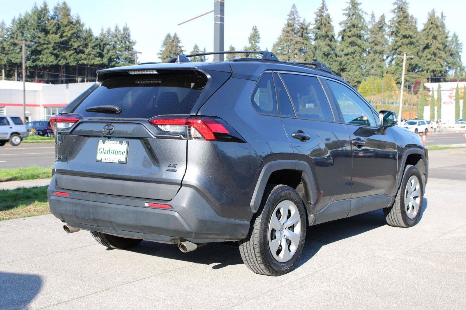 Used 2021 Toyota RAV4 LE AWD/4WD image 5